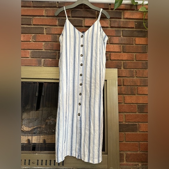 Forever 21 cute button dress excellent condition. - Picture 5 of 9